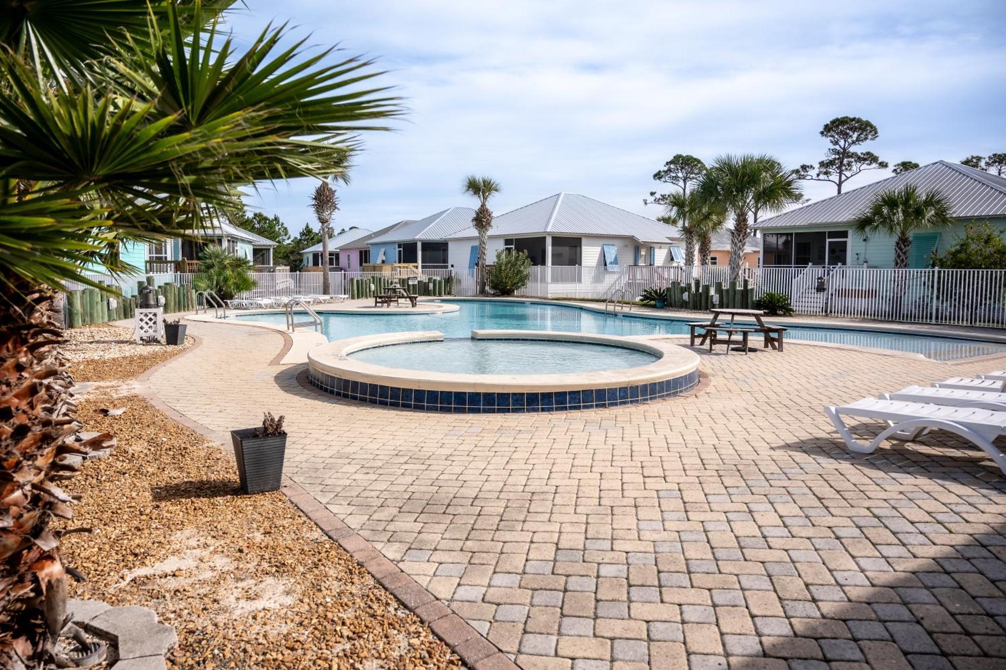Cottage Beach House Steps From Beach 3 Bedroom 2 Bath ガルフ・ショアーズ エクステリア 写真